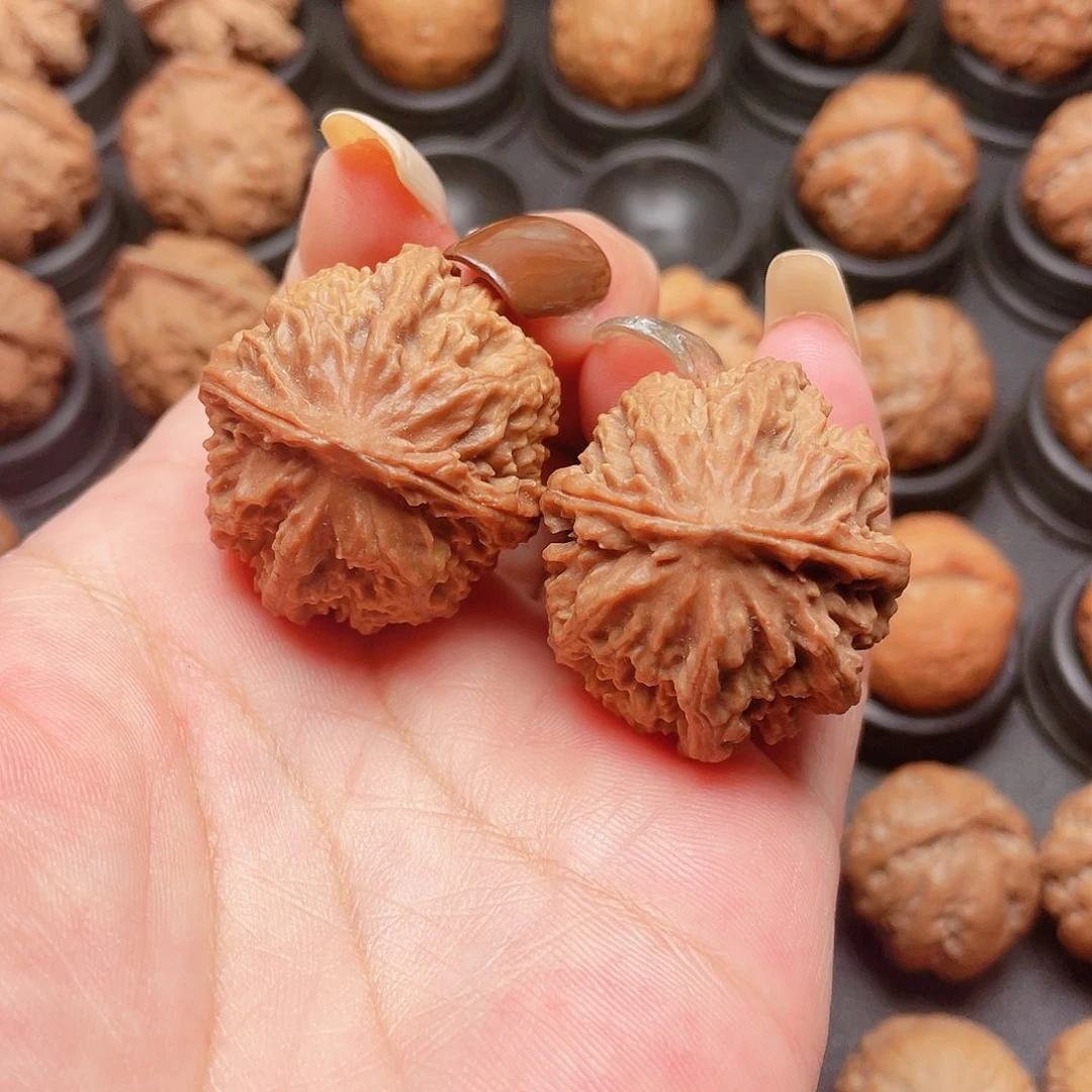 文玩核桃把件王****n玉麒麟