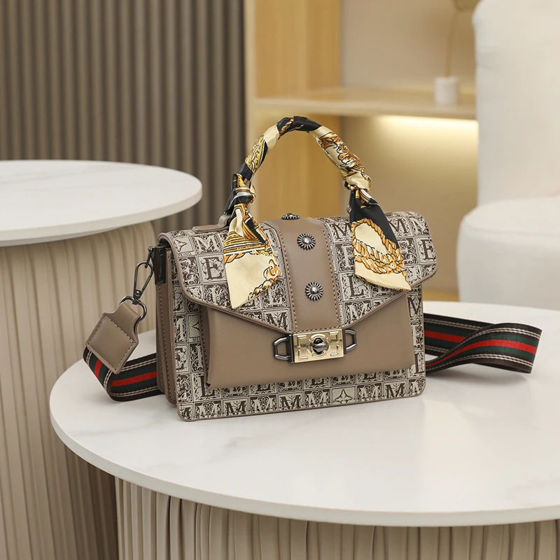 新款斜跨包时尚潮流单肩手提小众复古印花百搭拼色轻奢女士小方包