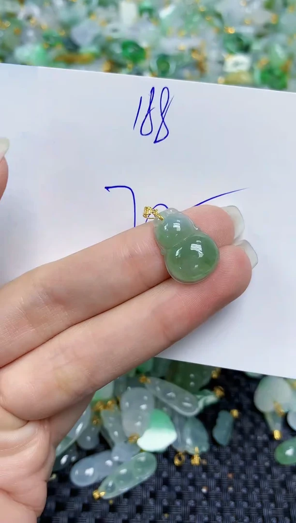 【闪购商品】翡翠颈饰18K金镶嵌天然绚甸A货翡翠
