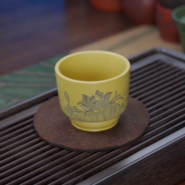3187  原矿紫砂茶具  黄金朱泥刻绘荷花清雅主人杯 GQF 150ML左右