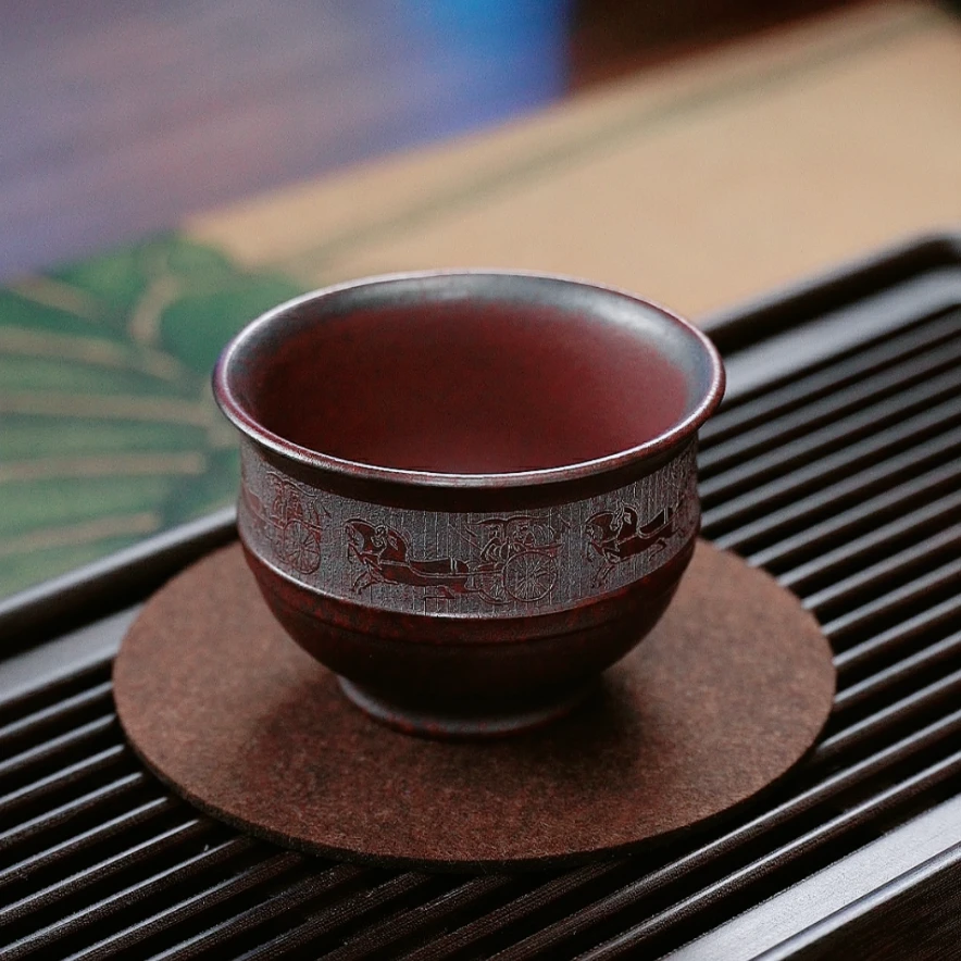 8006  原矿紫砂茶具  古红泥刻绘车马前行主人杯  NX  150cc左右