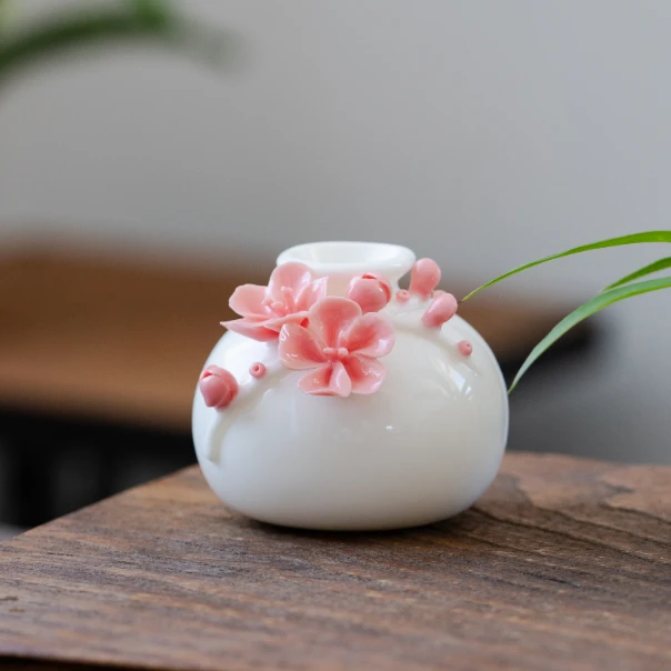 何来瓷手工捏花粉梅花小圆瓶花器客厅博古架桌面干花插花装饰摆件