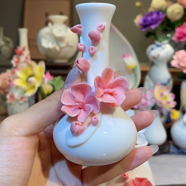手工陶瓷精致摆件