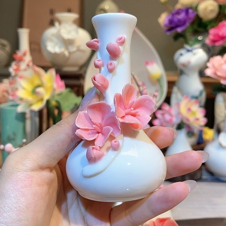 手工陶瓷精致摆件