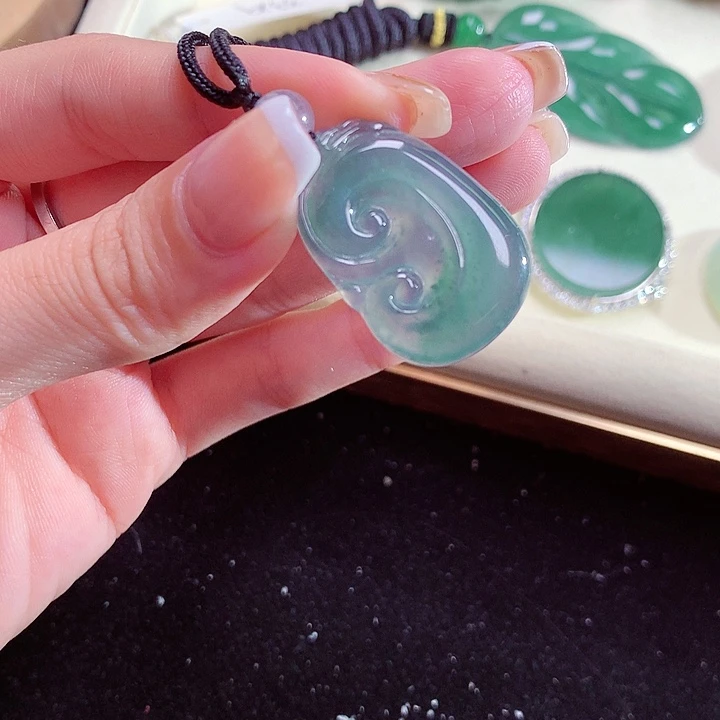 翡翠颈饰未镶嵌天然