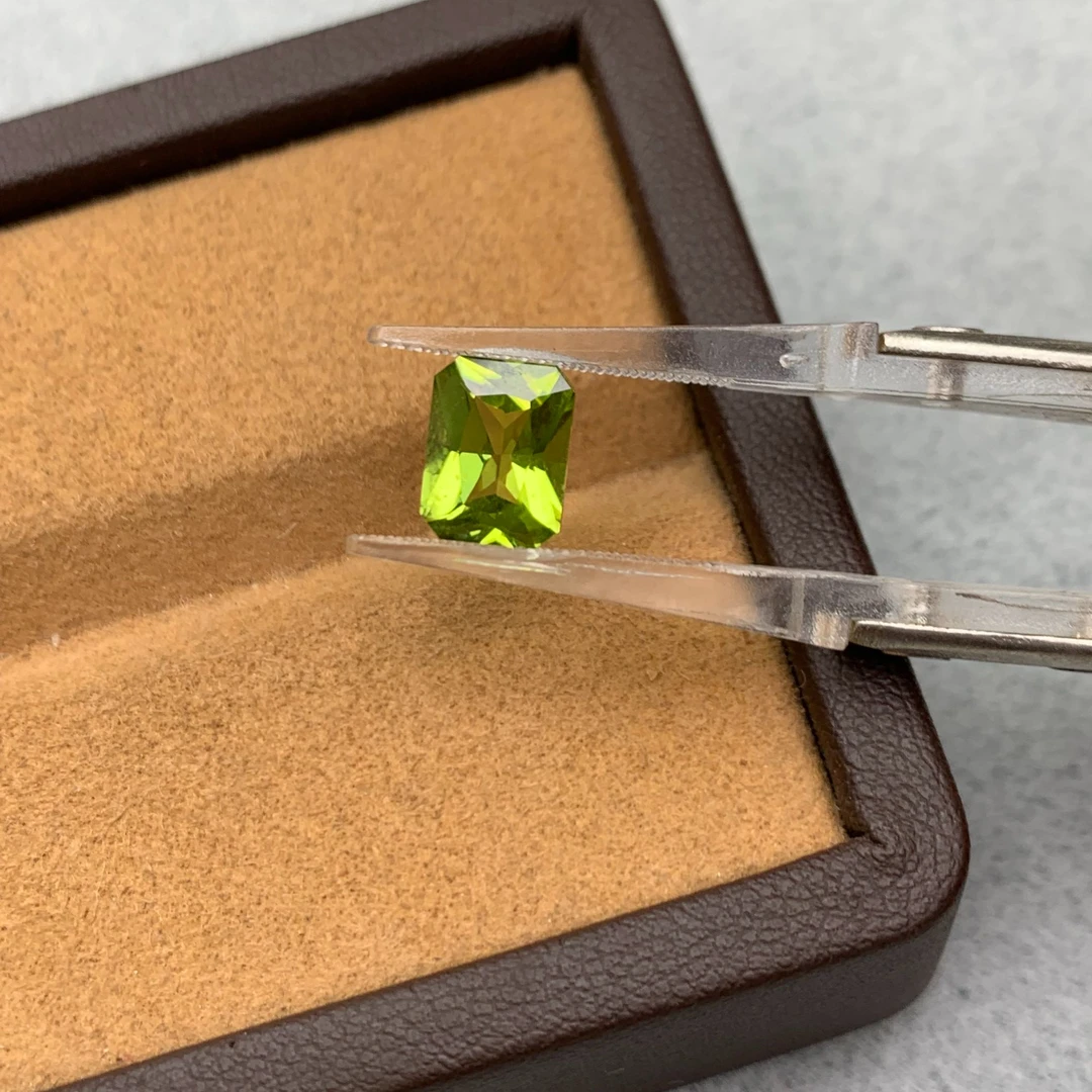 【小楚哥彩宝】缅甸雷迪恩切苹果绿橄榄石