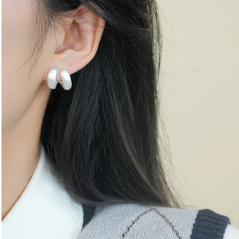 铜合金耳饰 S925银针双耳洞效果小众设计扭曲金属拉丝高级感耳环