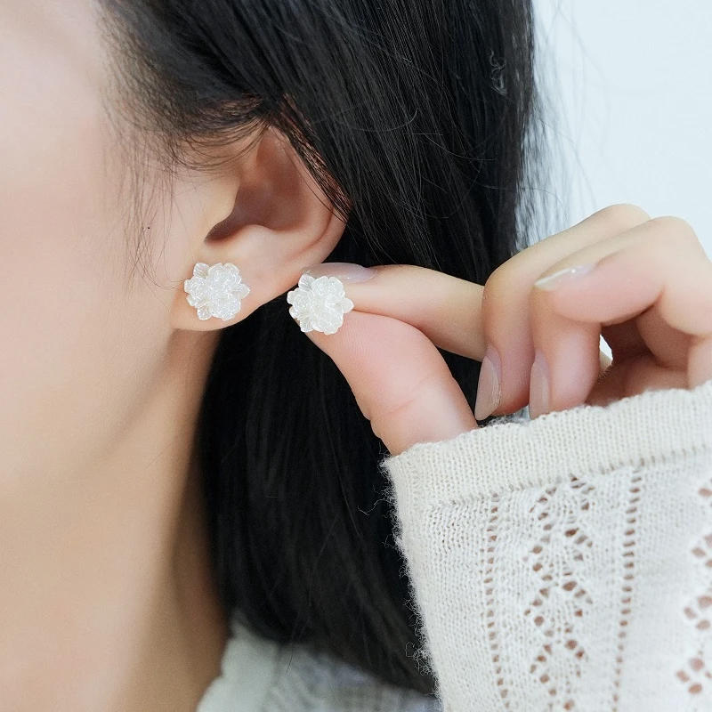 铜合金耳饰 白色花朵耳环女春夏2024爆款小众耳钉复古法式玫瑰花