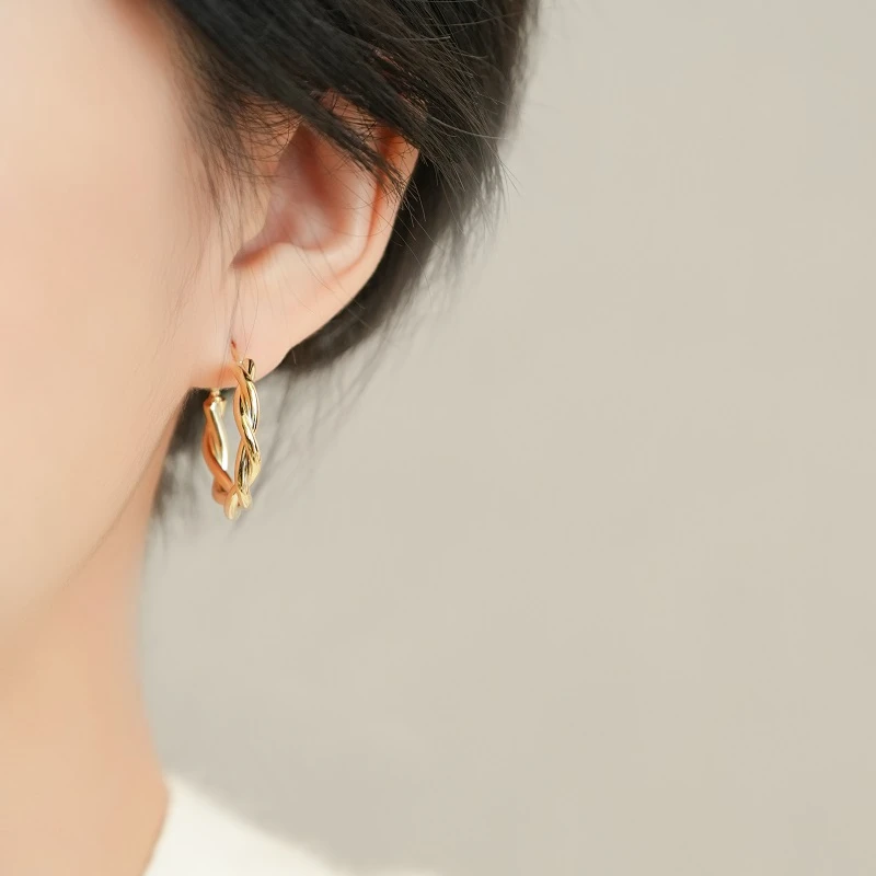 铜合金耳饰 麻花耳环女2024新款小众设计感圆圈耳坠金色圈圈耳饰