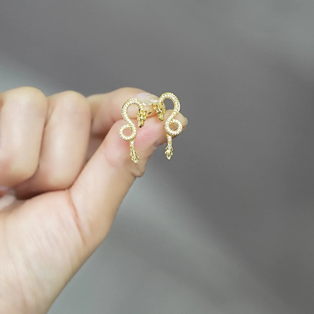 铜合金耳饰 生肖龙耳钉新款2024高级感气质925银针轻奢高级感耳环