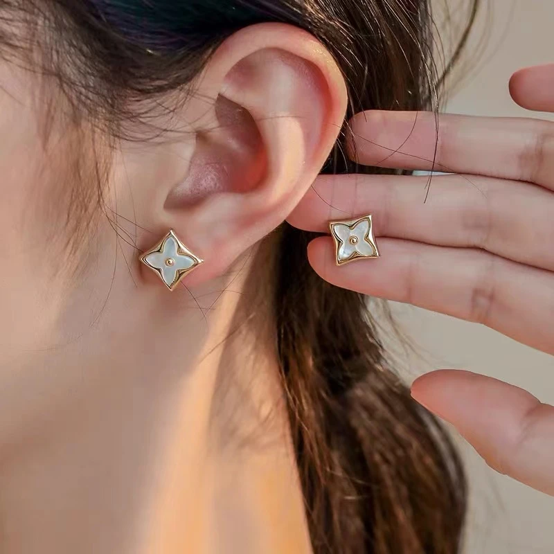 铜合金耳饰 无耳钉老花四叶花百搭气质耳夹气质百搭耳饰