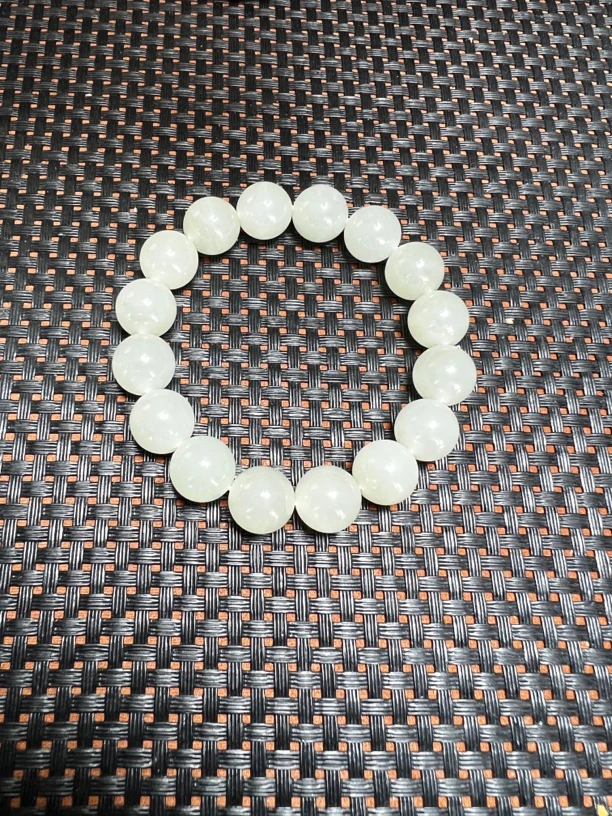 新疆和田玉手串，肉质细腻，油润度高