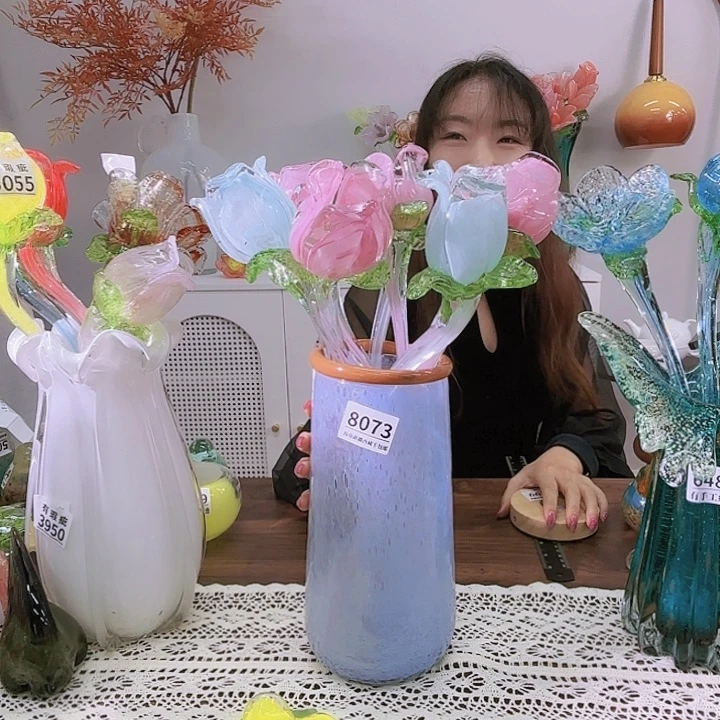 8073一个花瓶8朵玫瑰