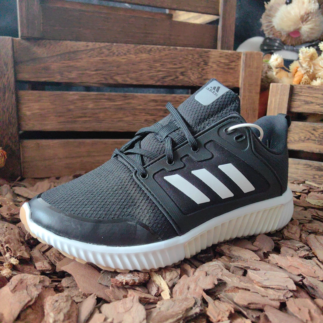 X57-adidas Climawarm 120 减震防滑透气轻便低帮跑步鞋 女款黑白