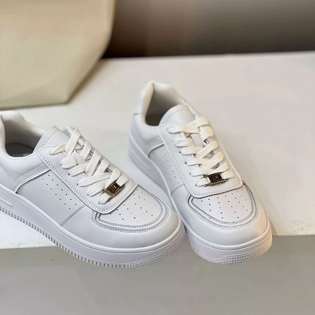 小白鞋女2024新款真皮百搭简约板鞋688-17