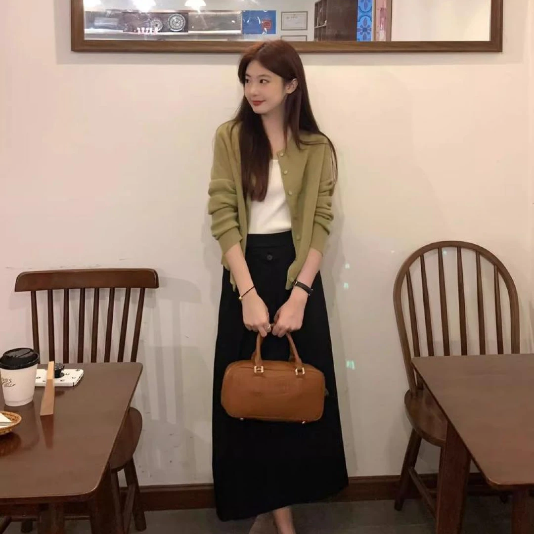 小个子初秋季新款穿搭一整套微胖显瘦减龄茶系韩剧裙子两件套装女