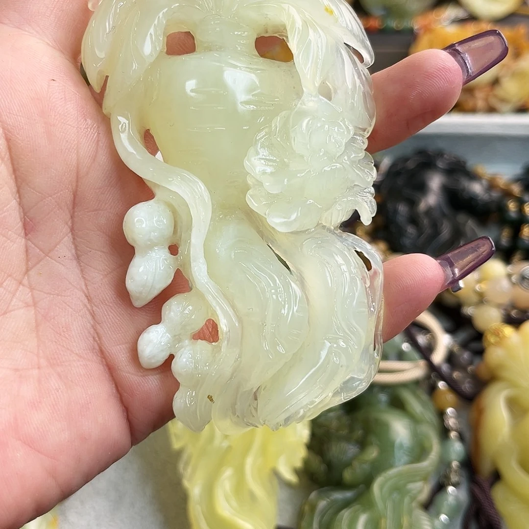 蛇纹石玉颈饰未镶嵌