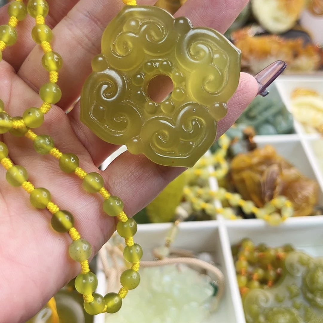 蛇纹石玉颈饰未镶嵌