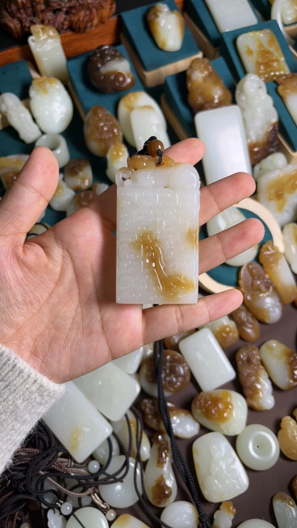 苏玉珩新疆和田玉且末金山糖白貔貅凤凰牌