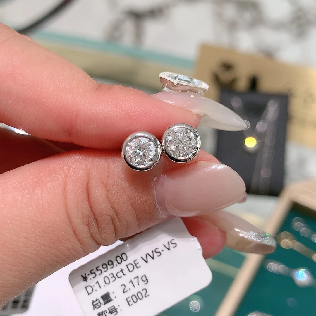 实验室培育钻石耳饰18K金镶嵌L****8