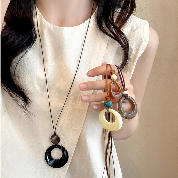 合金树脂吊坠 圆环吊坠黑绳长款项链女简约百搭毛衣链小众设计B29