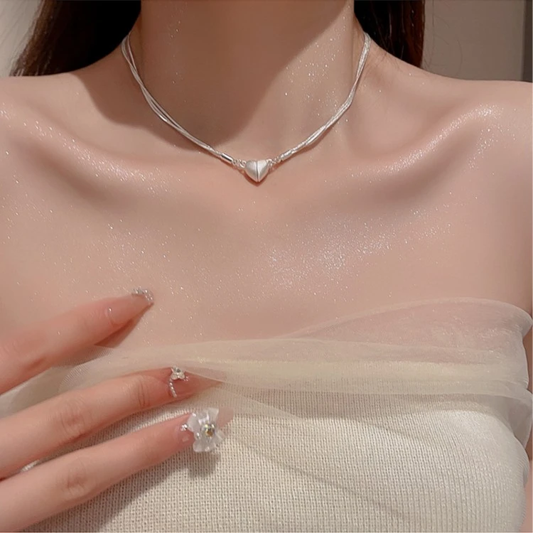 铜合金项链 磁吸爱心吸铁项链女轻奢小众2023新款轻奢锁骨链ins