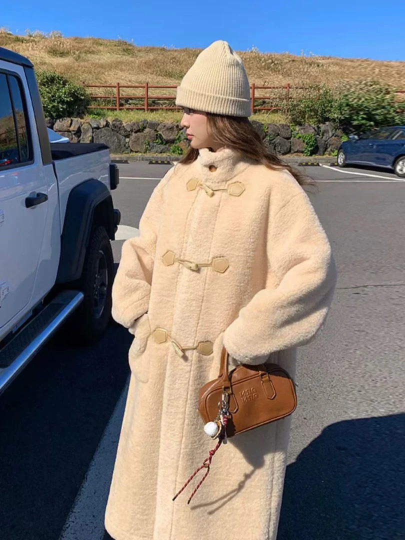 2024年冬季新款学院风皮毛一体托卡牛角扣外套