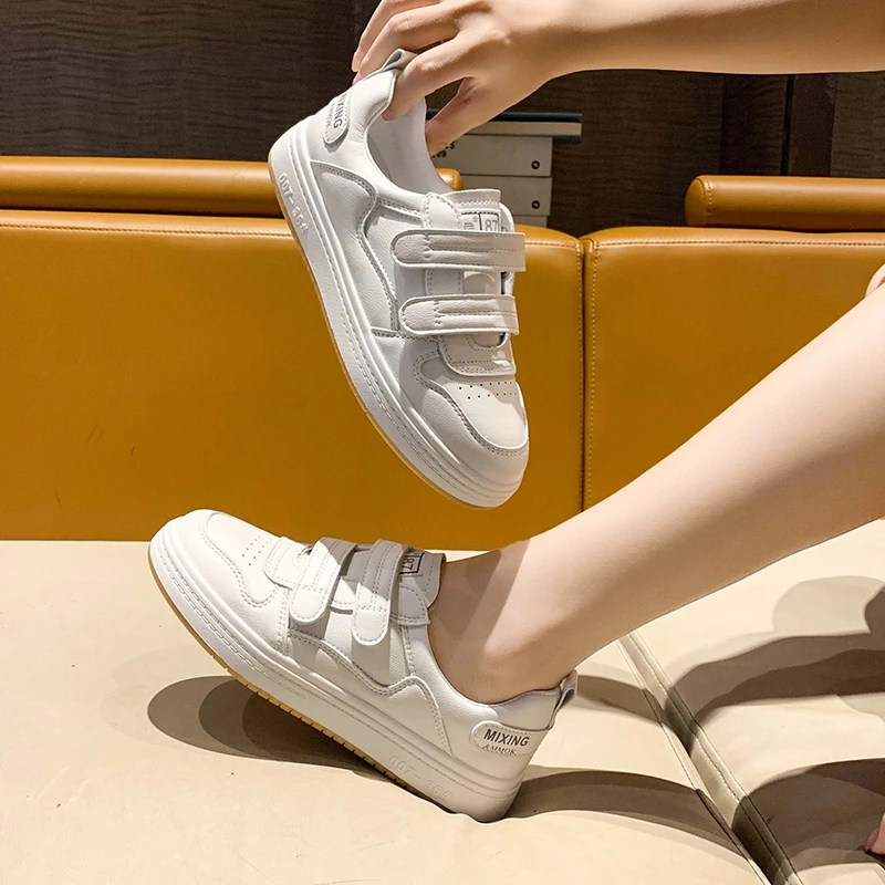 基础小白鞋女2024秋冬新款韩版百搭魔术贴平底鞋运动休闲板鞋潮