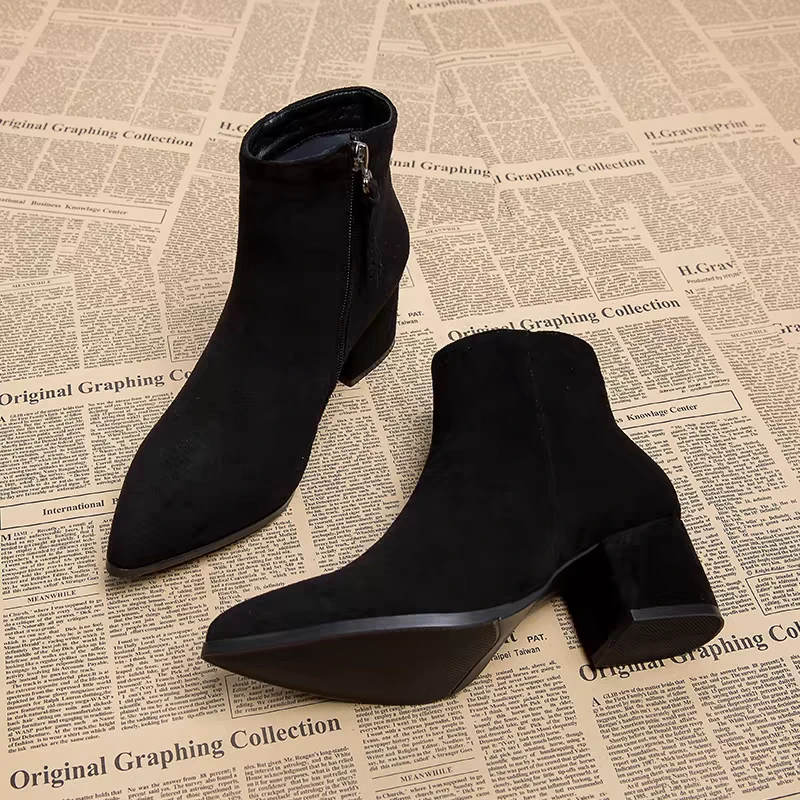 马丁靴女秋冬欧货爆款靴子英伦风小短靴尖头瘦瘦粗跟春秋女款单靴