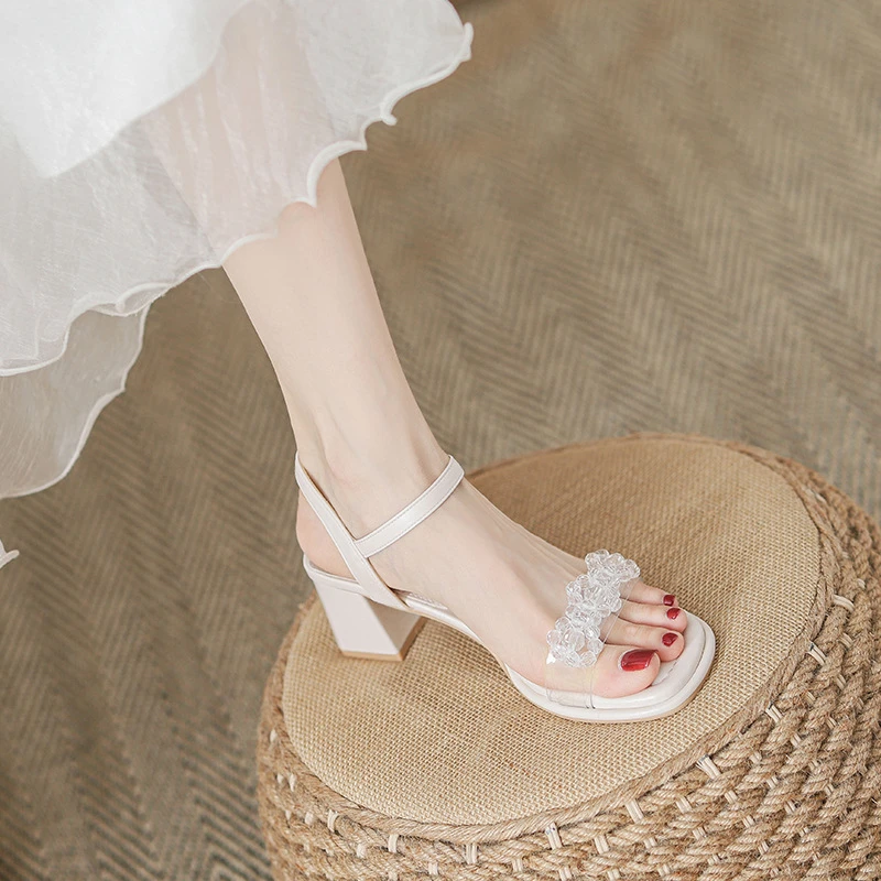 夏季新款踩屎感女凉鞋小香风手工穿珠方头粗跟一字带凉鞋女