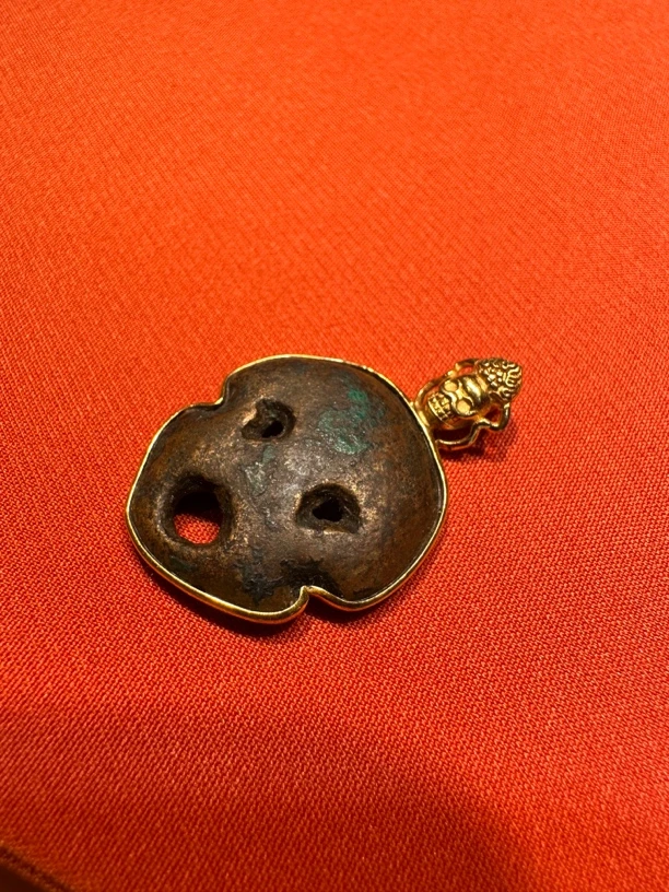 『小黑精选』尸坨林铜挂件