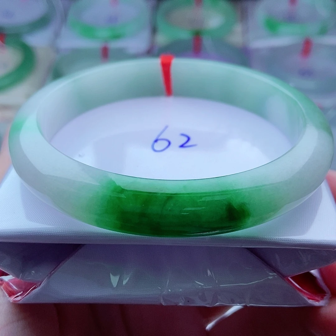 翡翠手镯未镶嵌正阳绿