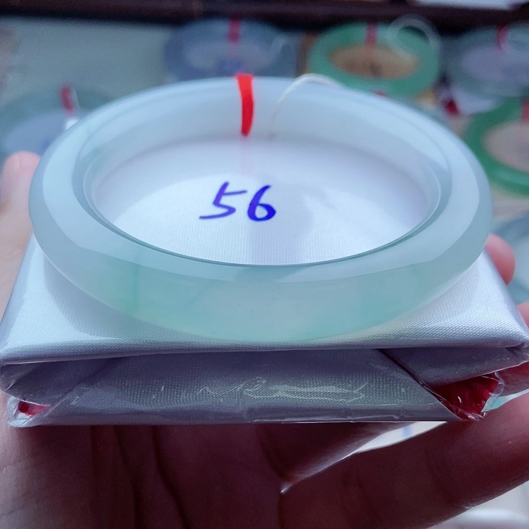 0128圆56玻光绿影水波荡漾天然缅甸翡翠A货传承玉56.1，10.3，10.3。