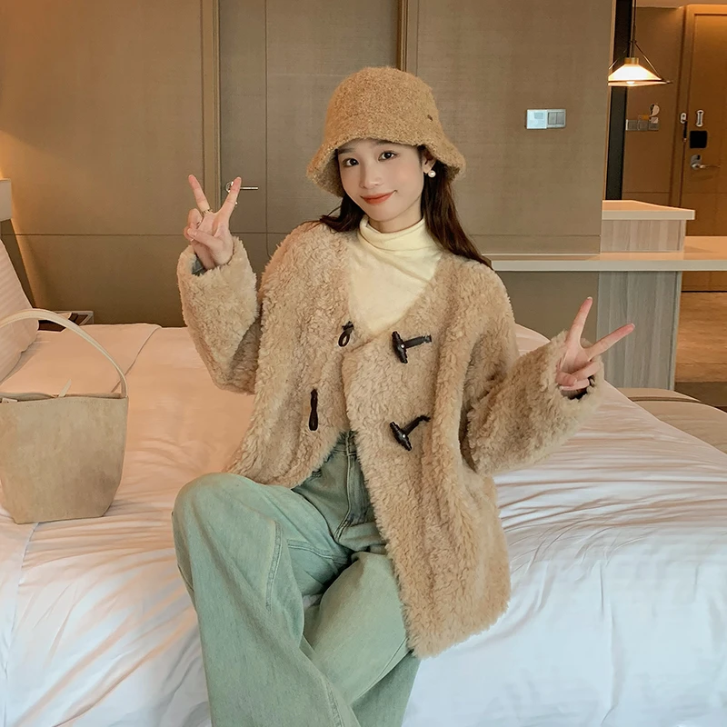 【糯米小羊】温柔韩系牛角扣羊羔毛外套2024宽松短款羊毛一体外套女