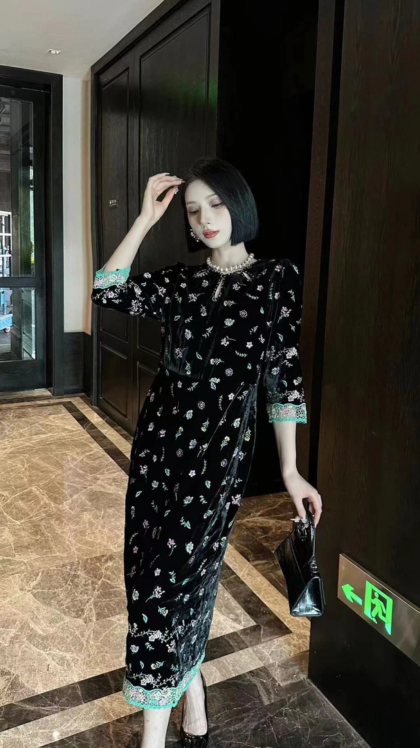 妍姐2025年秋冬新气质时尚百搭轻奢V领女装长裙优雅 黑色 24672