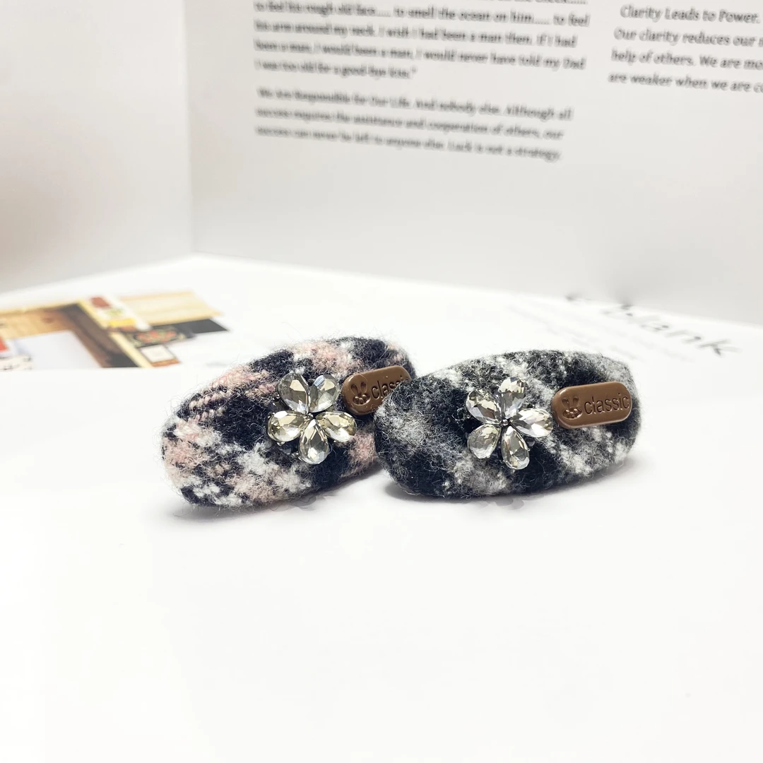 韩国Eunoia Nero【五锆花毛线边夹】小香风气质轻奢2008（现货）