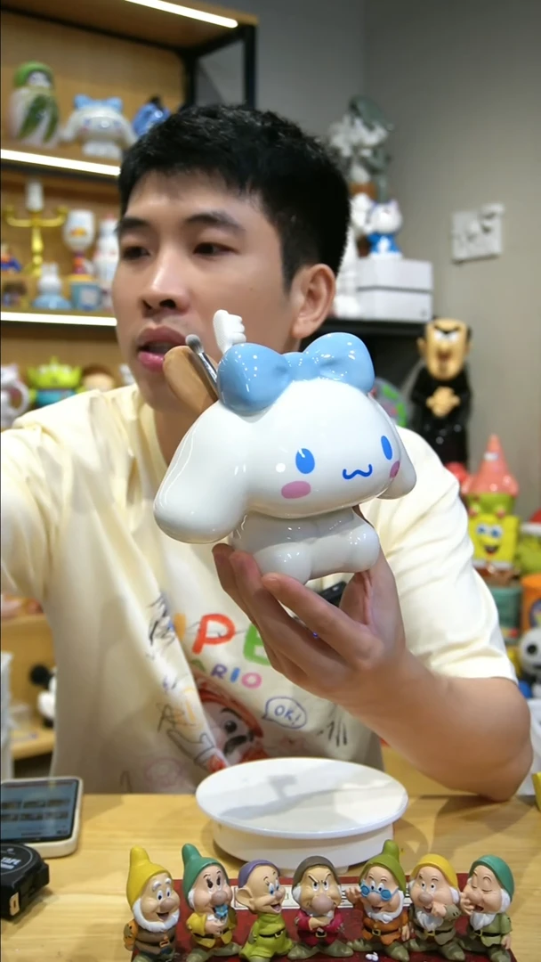 【闪购商品】摆件玉桂狗笔筒陶瓷