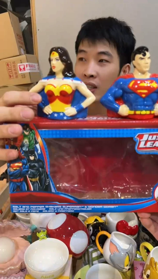 【闪购商品】摆件原盒超人神奇女侠粉瓶一对