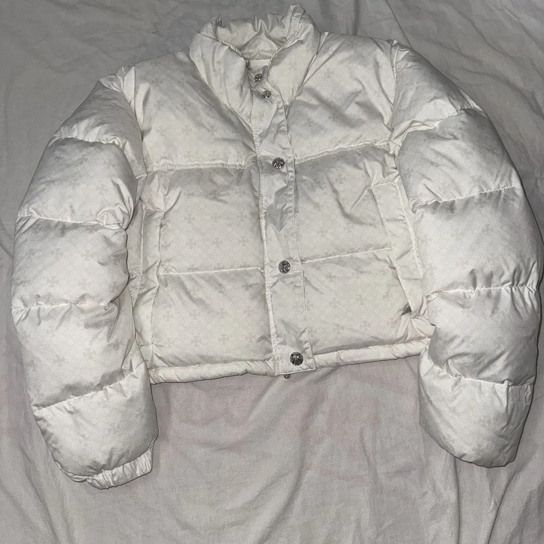 【全新未使用】克罗心ChromeHearts白色暗纹满印十字羽绒服三格女款