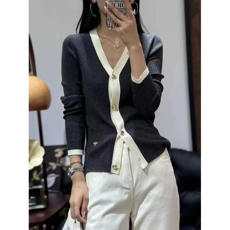 WANTHAT/凡黛卡V领简约时尚刺绣小蜜蜂百搭长袖针织开衫女7396