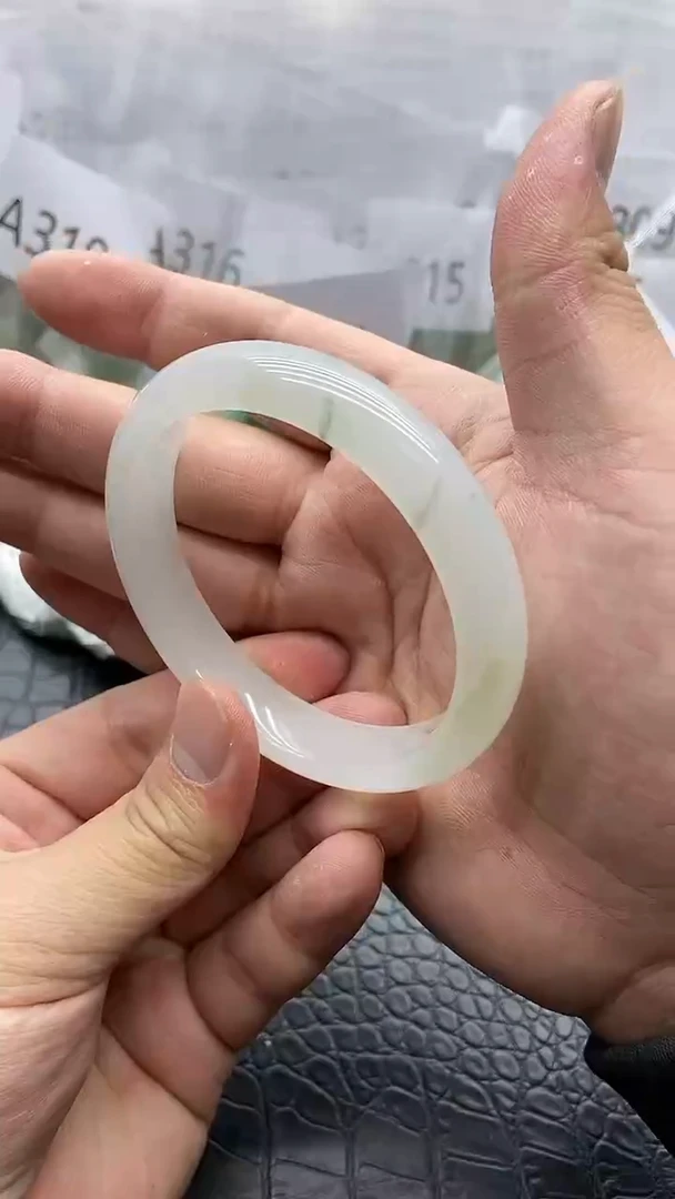 【闪购商品】石英质玉手镯未镶嵌A323