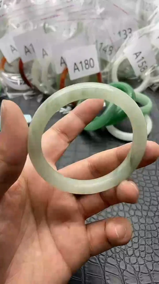 【闪购商品】石英质玉手镯未镶嵌A185