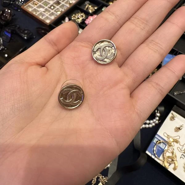 Chanel香槟金双c小耳钉