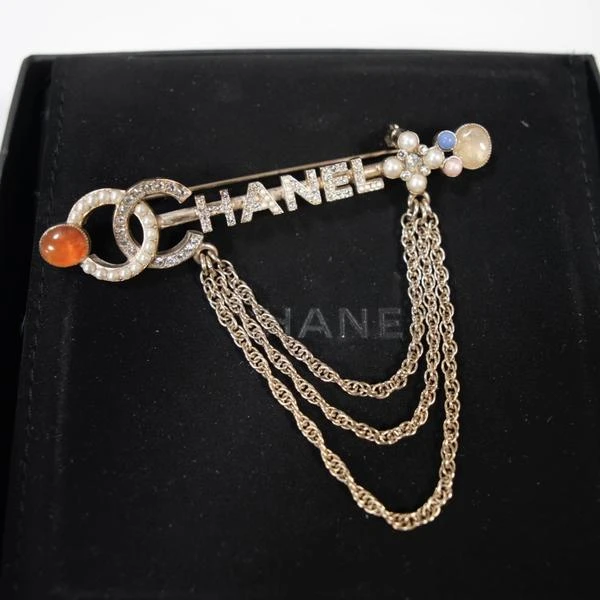 95新 Chanel/香奈儿 Chanel 闪钻珍珠字母流苏胸针