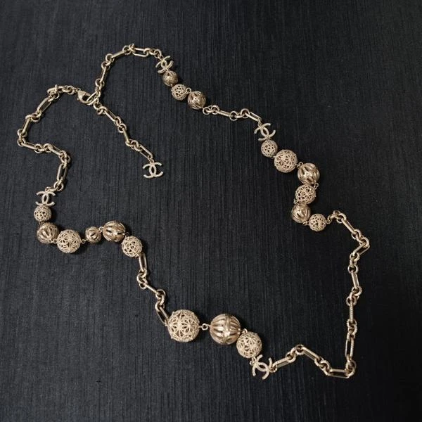 Chanel 镂空圆球长项链