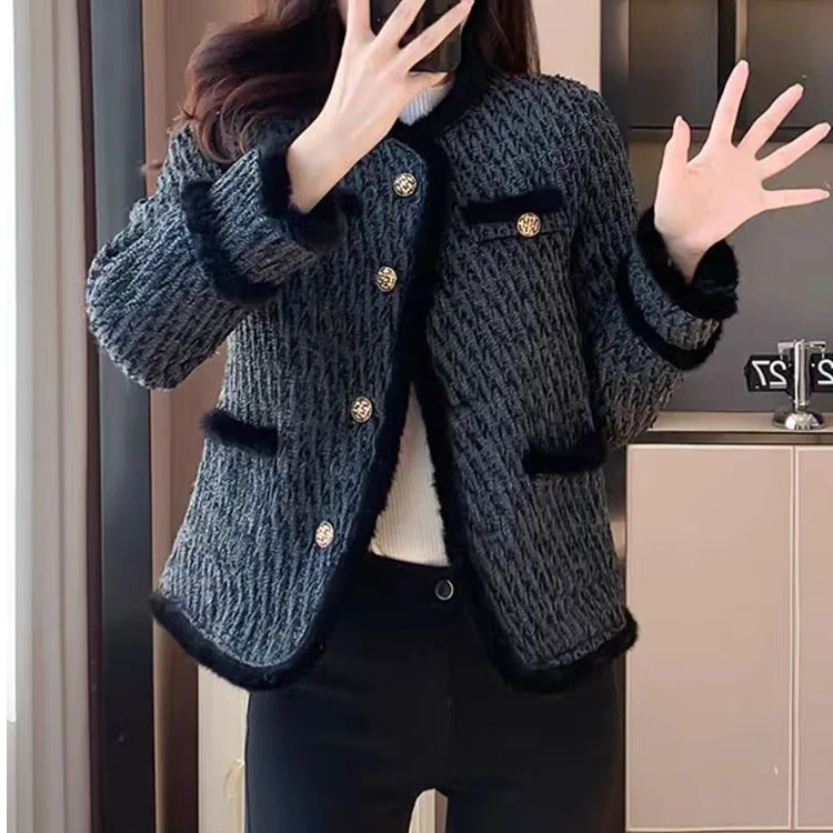 【锦衣服饰】X 886毛毛边小香风羽绒外套