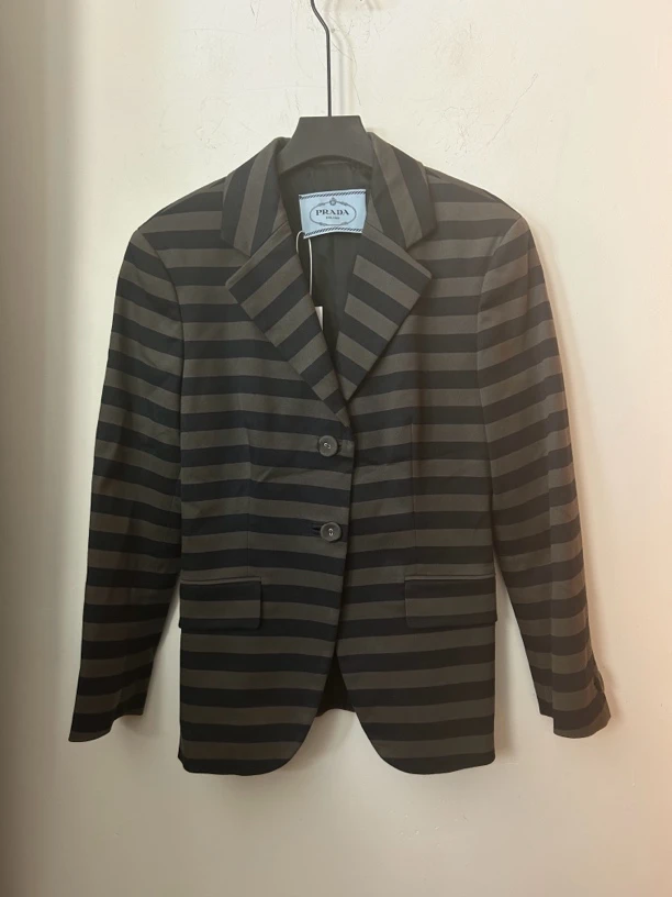 Prada黑灰色条纹西服外套95新
