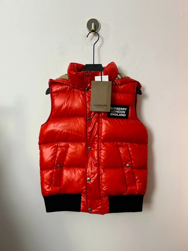 Burberry橘色羽绒马甲99新