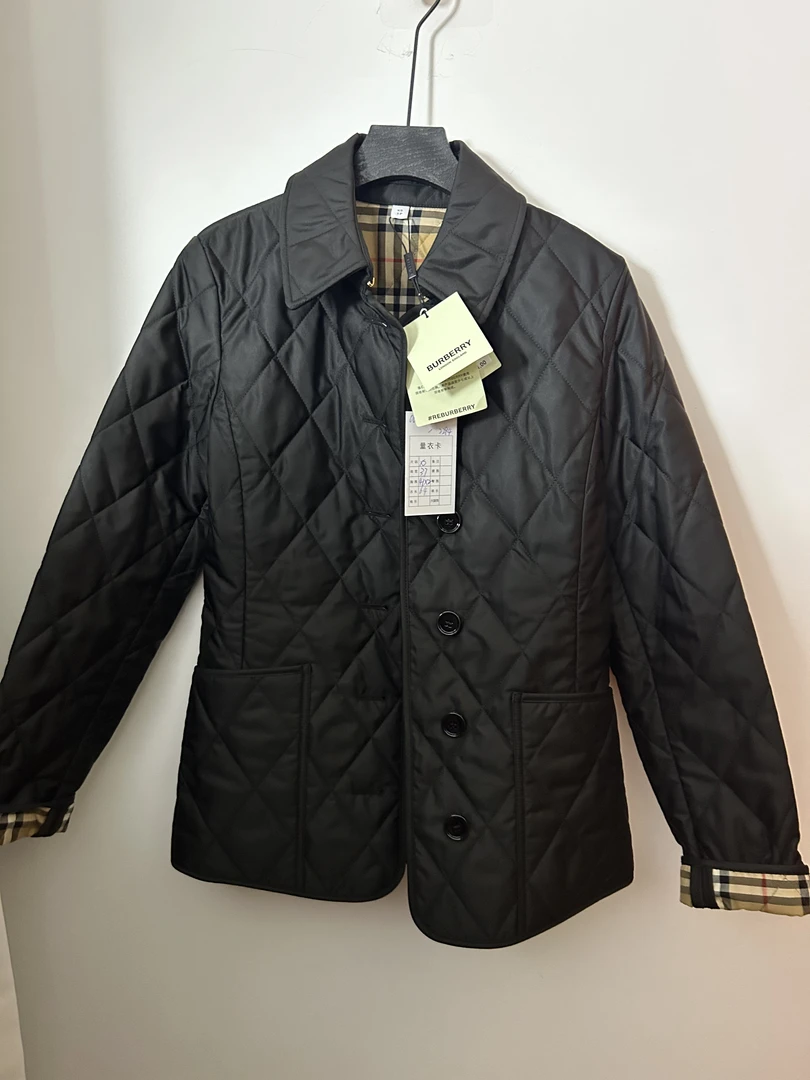 Burberry菱格纹黑色棉服99新