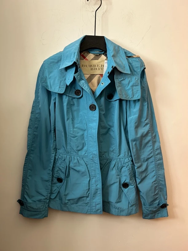 Burberry蓝色短款风衣外套95新